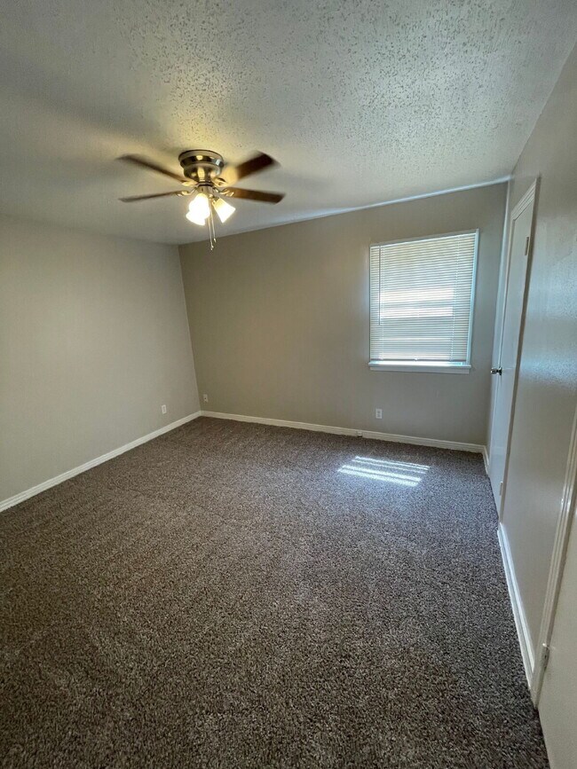 Building Photo - Beautiful House Minutes From Marsha Sharp ...