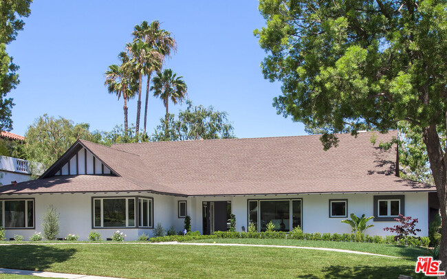Building Photo - 700 N Arden Dr