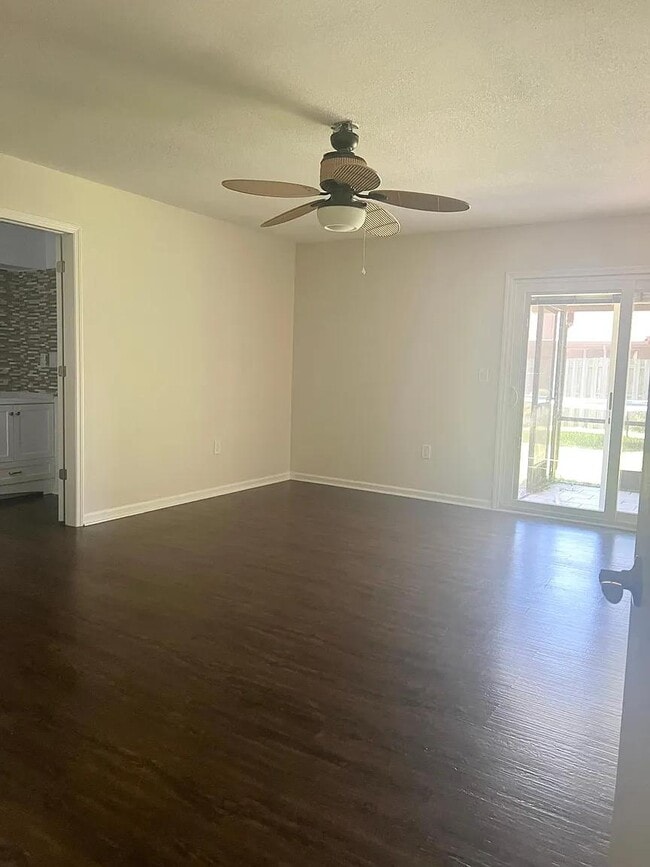 Master Bedroom - 4816 Glenbrooke Dr