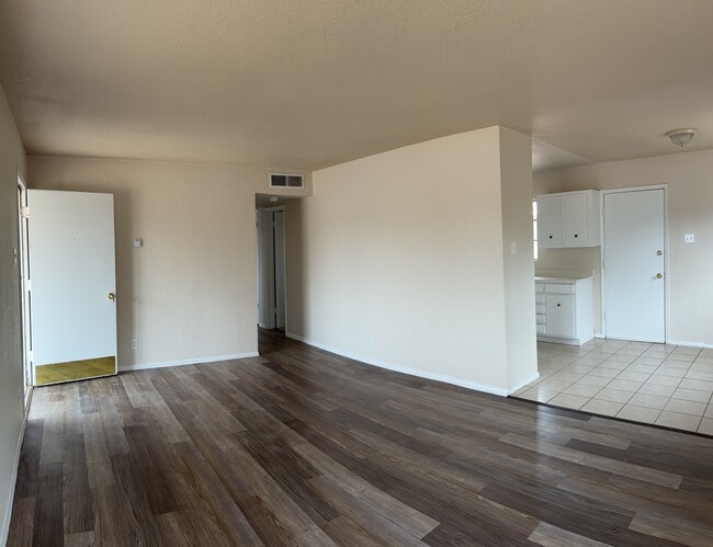 Building Photo - 5140 Tropicana Ave