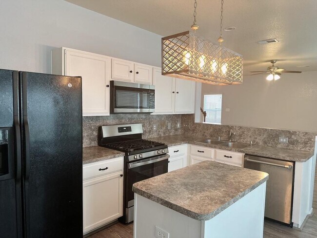 Building Photo - 810 Levi Bend