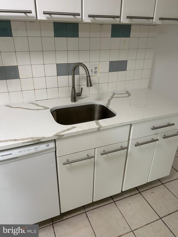 Building Photo - 9753 Whiskey Run