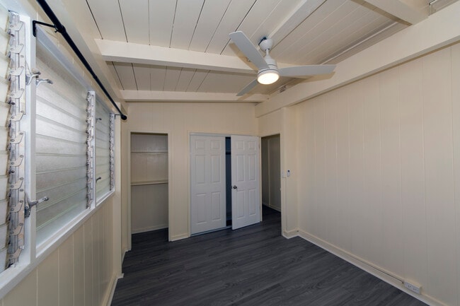 Building Photo - 723 Hoomalimali St