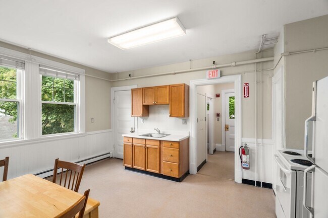 Building Photo - 15 Maple Terrace