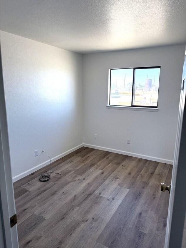 Foto del edificio - 205 N Broadway St