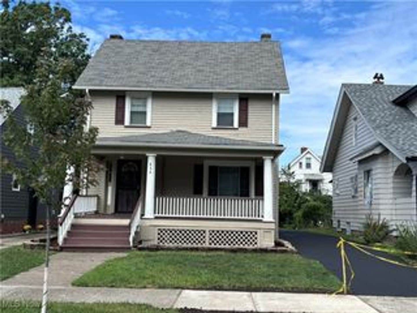 915 Nela View Rd Cleveland Heights, OH 44112 – photo 1