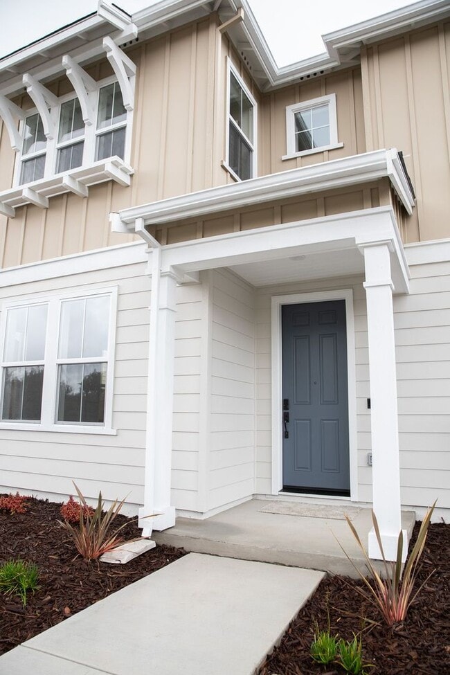 Building Photo - Home is occupied and not able to be show u...