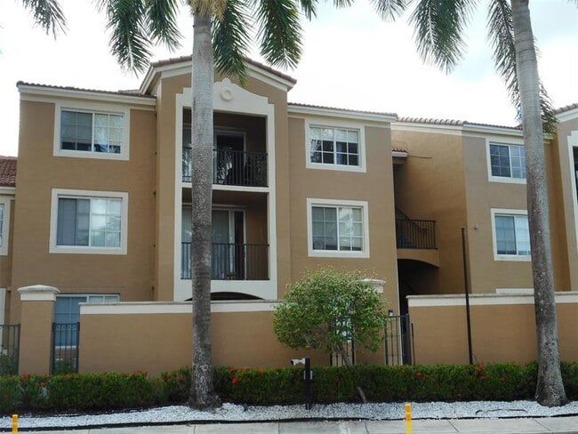 Foto del edificio - 7970 N Nob Hill Rd