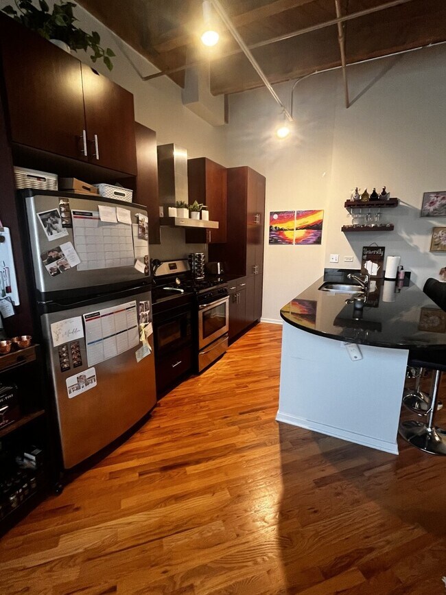 Foto del edificio - 1040 W Adams St