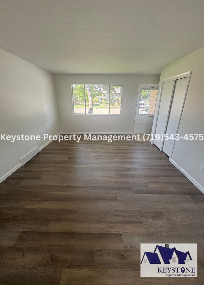 Foto del edificio - Nicely Updated! Northside Duplex 2 Bedroom...