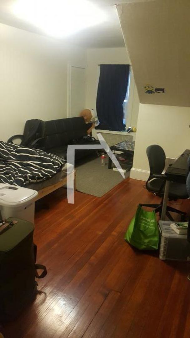 Building Photo - Beautiful 3 Bed/ 1 Bath Available 9/1/26