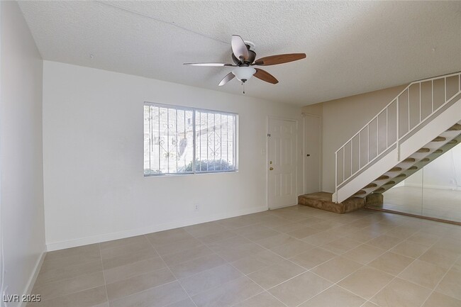 Building Photo - 4958 Larkspur St