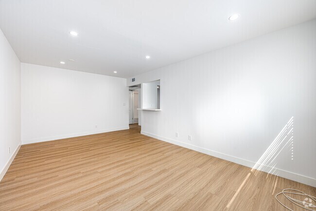 1 habitación, 1 baño - 750 pies cuadrados - Sala de estar - 800 Orange Grove Ave