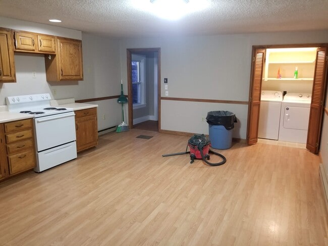 Kitchen/Dining - 47 Main St