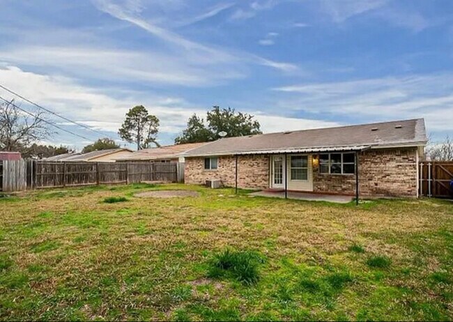 Foto del edificio - 423 Southlake Dr