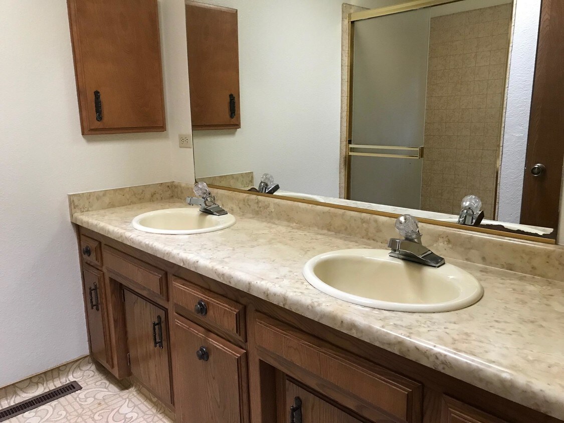 Primary Photo - 4 bedroom in Napa CA 94558