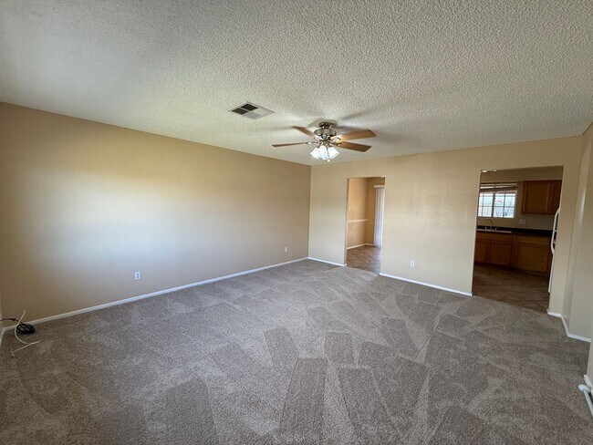 Building Photo - Pool Home in Ponderosa Valley!