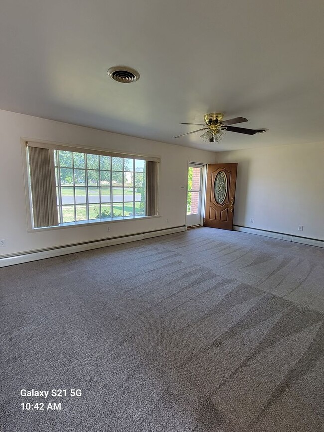 Building Photo - 705 Fairview Ave