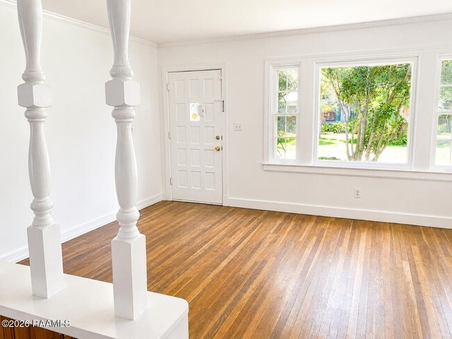 Building Photo - 116 Oak Crest Dr
