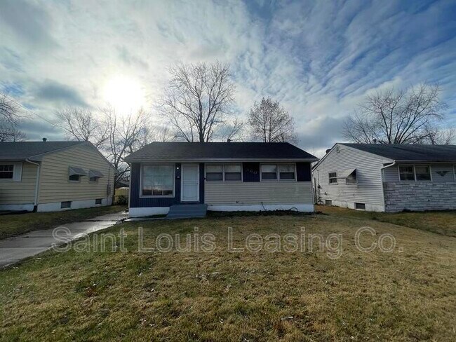 Building Photo - 360 Shepley Dr
