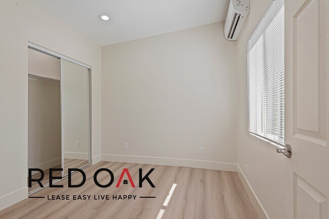 Building Photo - ~1 Month FREE~ Modern Two Bedroom with Stu...