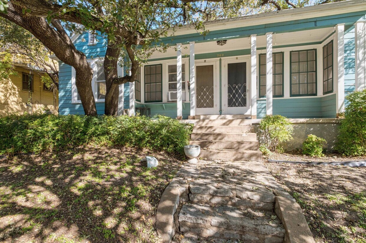 Foto principal - 202 E 31st St