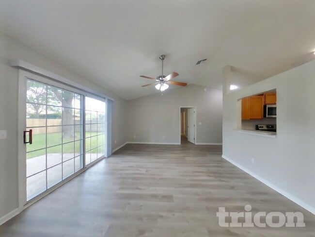 Building Photo - 8256 Creek Hollow Ct