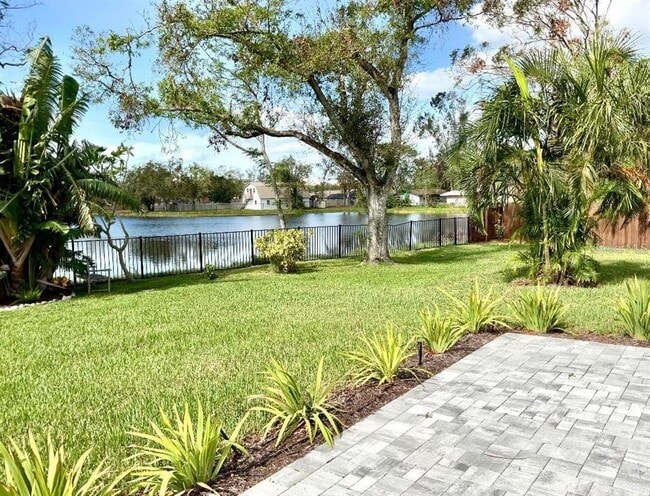 Building Photo - 4230 Shady Oaks Ct