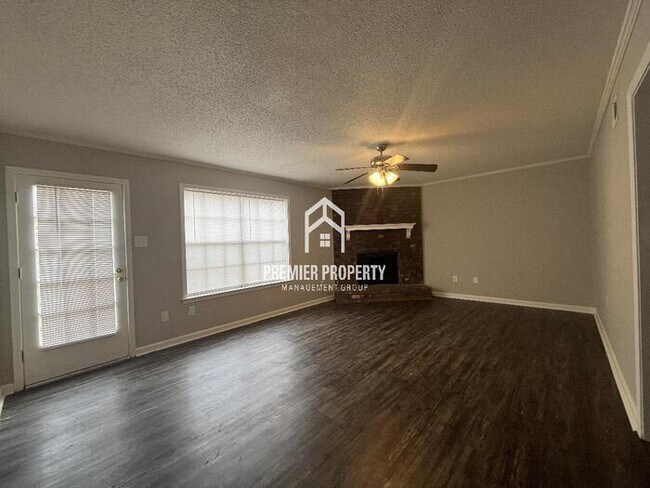 Building Photo - 2105 Woodfield - Available Now!