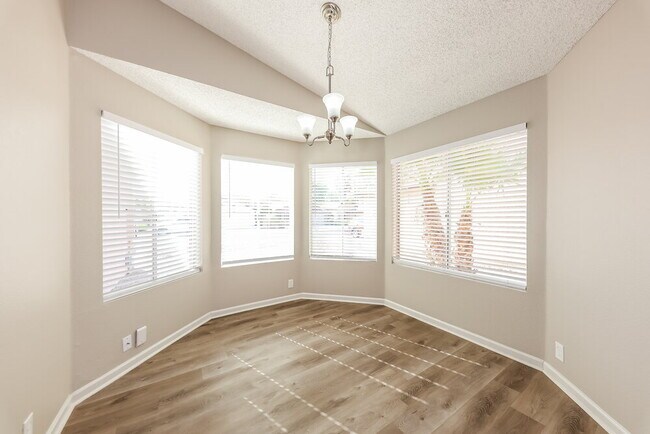 Foto del edificio - 17116 N Larkspur Ln