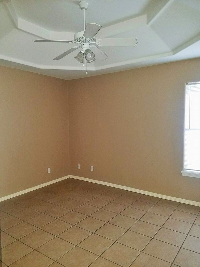 Building Photo - 3B/2B APARTMENT FOR RENT NEAR UTRGV
