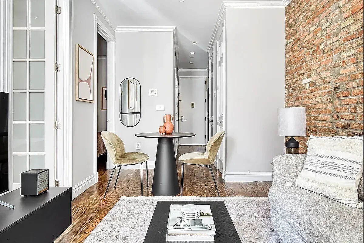 Primary Photo - 345 E 5th St