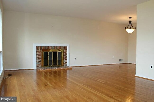 Building Photo - 1049 Balls Hill Rd