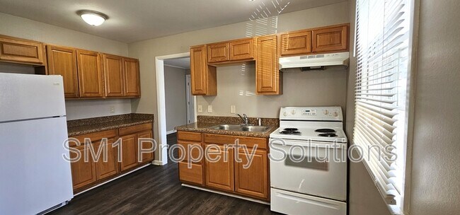 Building Photo - 1529 Earl Dr