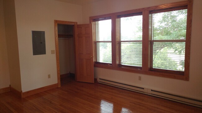 Sala de estar - 804 N Dubuque St