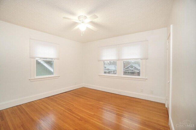 Foto del edificio - 6622 Bramble Ave