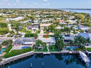 Building Photo - 644 Shore Dr