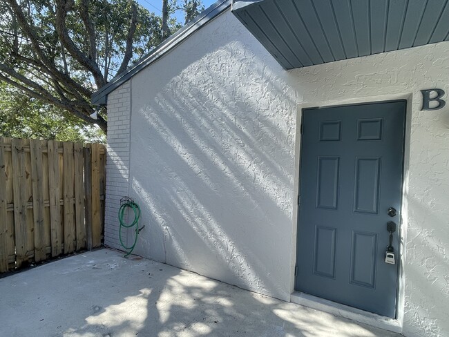 Building Photo - 2015 Oleander Blvd
