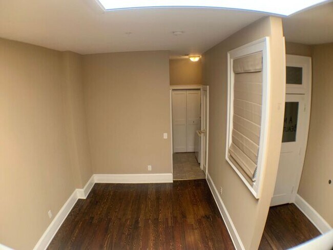 Building Photo - 530-A N. Liberty St-1BR/1BA-Downtown APT!!!!