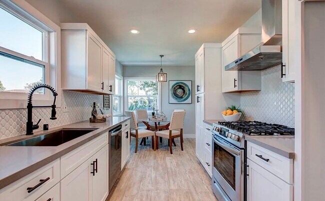 Foto del edificio - 24617 Marine Ave