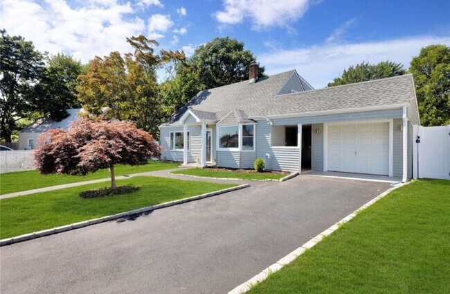 Building Photo - 9 Hollow Ln