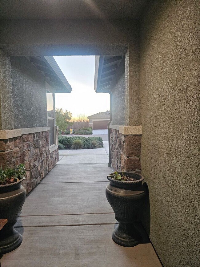 Foto del edificio - Beautiful Home in Gated Community