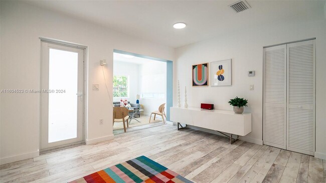 Foto del edificio - 253 NE 59th Terrace