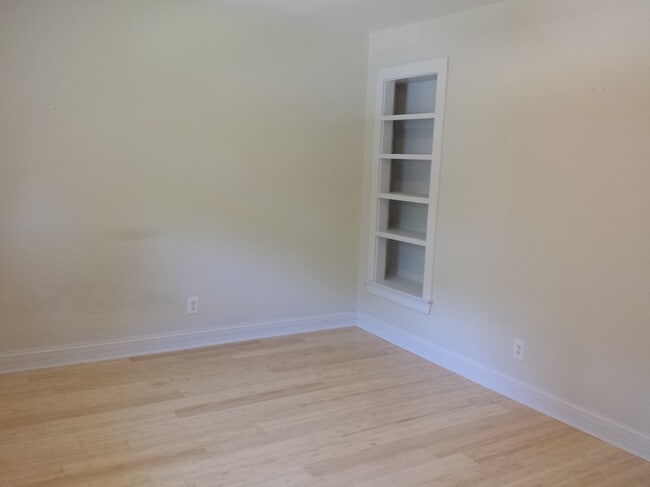 upstirs bedroom - 536 Green St