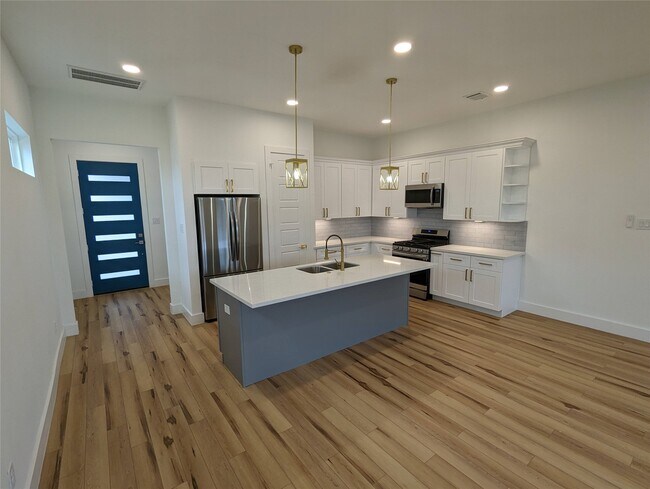 Building Photo - 4915 Fisk St