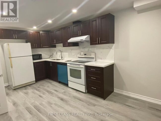 Building Photo - 9 Upton Crescent