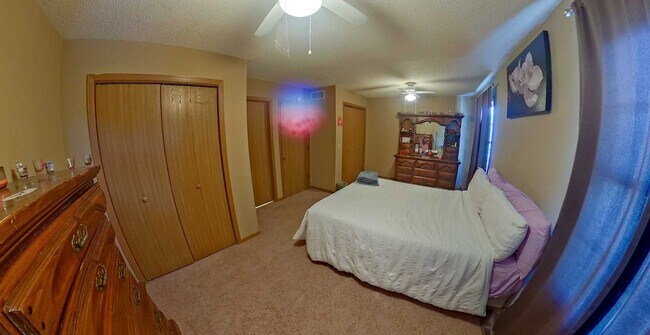 Foto del edificio - 3D Tour Available - 4 Bedroom + Washer & D...
