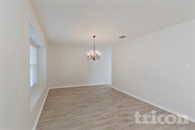 Foto del edificio - 1242 Yukon Dr