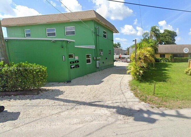 Building Photo - 2435 N Dixie Hwy