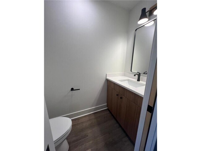 Building Photo - 137 W 46th St